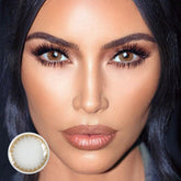 Lentes de contacto de color con prescripción de Adriene Brown